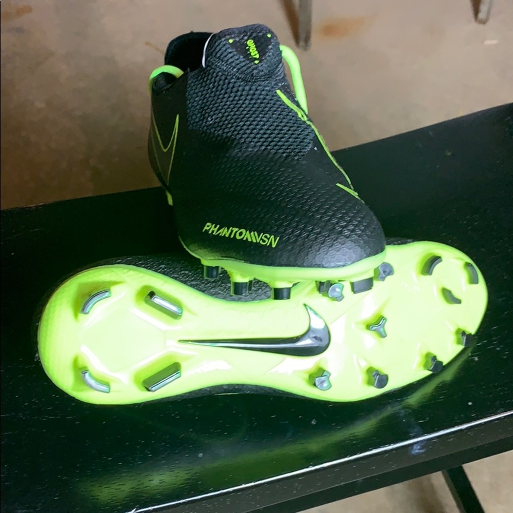 Nike Soccer Shoes size 6.5 Phantom VNM